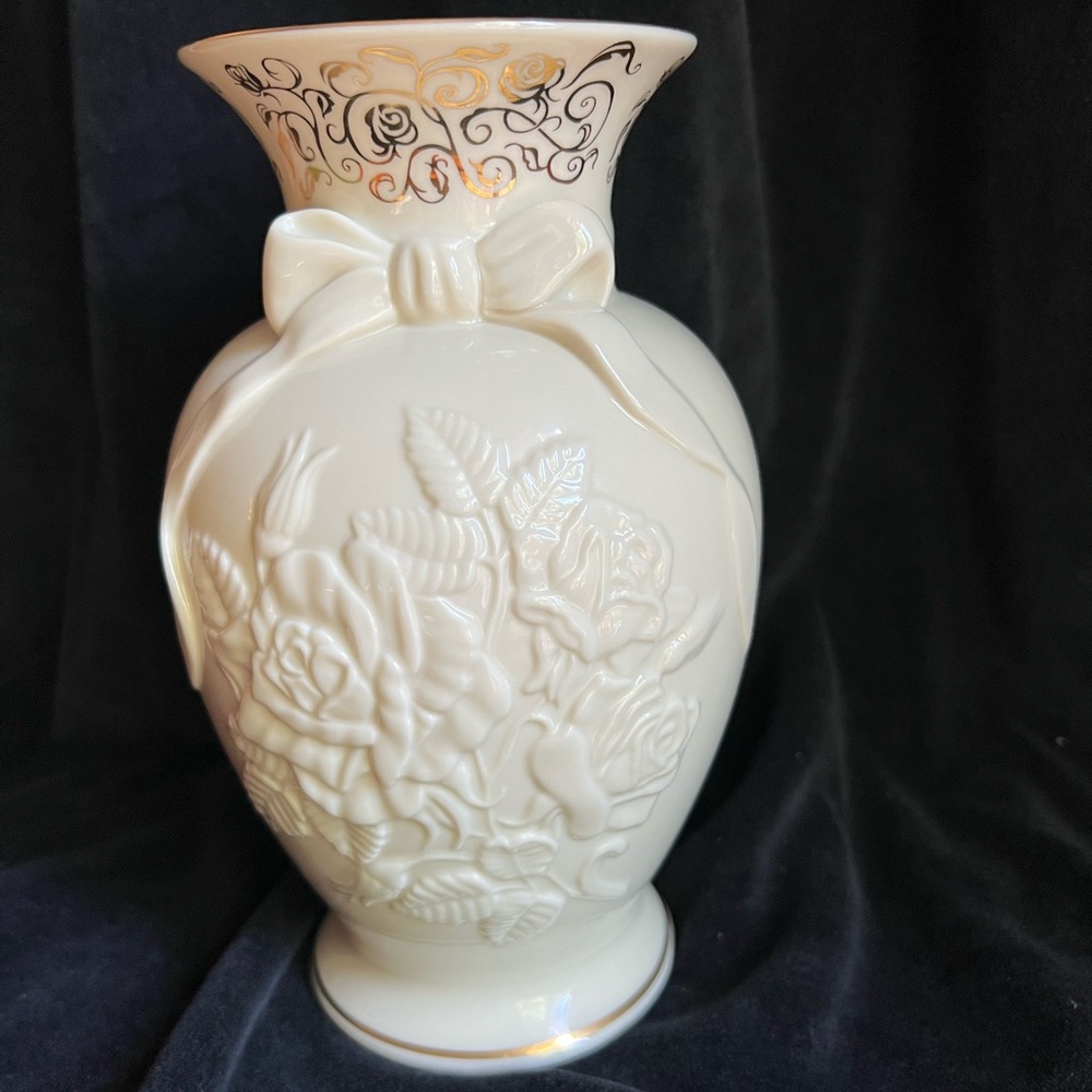 ‘Roses of Peace’ Millennium Ed. 8.5” Vase. Limited Ed. Lenox 2000. Ivory China.